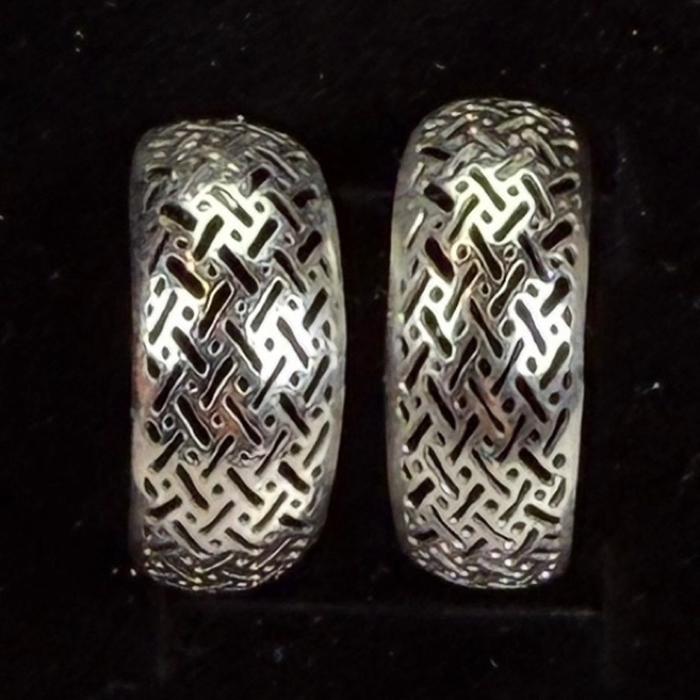 Vintage aged Silvertone cut out lightweight half hoop pierced earrings